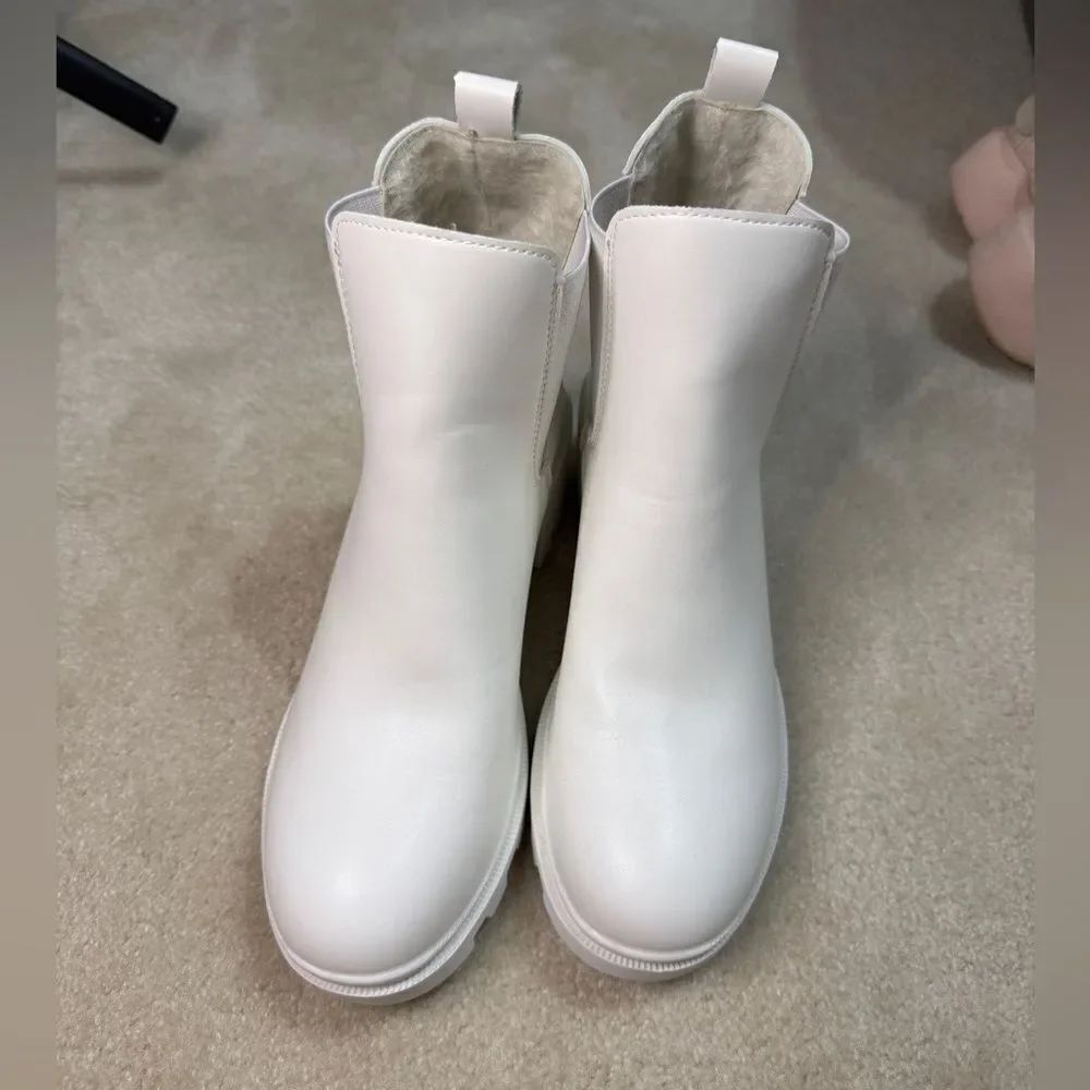 Women’s White Ankle Platform Heel Bootie Sz 39 (8.5)